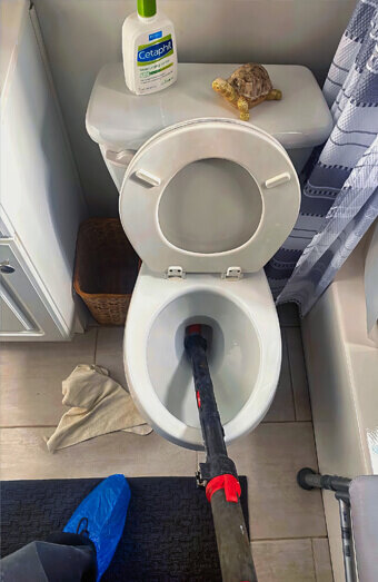 https://blockeddrainshuntingdale.com.au/uploads/2025/07/blocked-toilet-54169.jpg